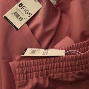 Chalk pink figs scrub set